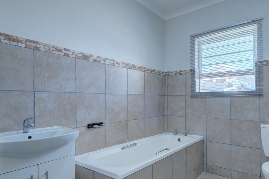 4 Bedroom Property for Sale in Seaview Eastern Cape